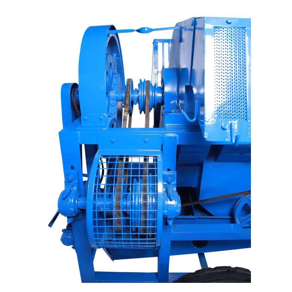 High power fan for better cleaning of crop